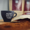 Tasse und gemahlener Filterkaffee von FourDudes